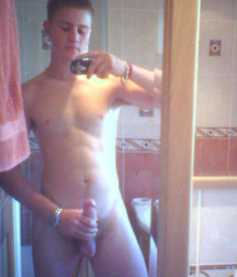 Boys with Phones 5ce29620ecc48.jpg
