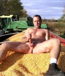 A Little Bit Country 4 5ce4c2536e58e.jpg