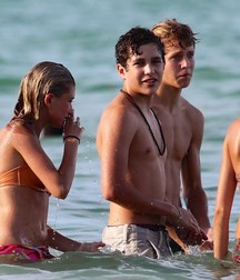 Austin Mahone Megamix 5d442ea419b7c.jpg