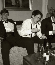Life's a Drag 12 5d6500c204f36.jpg