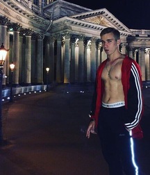 Saggin' 5d7c10d54a754.jpg