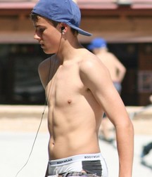 Saggin' 2 5d7e90413124a.jpg