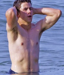 Nick Jonas: From Cutie to Stud 5da277108dea2.jpg
