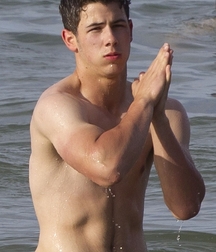 Nick Jonas: From Cutie to Stud 5da27723eb65b.jpg