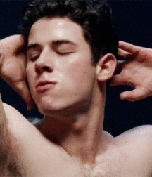 Nick Jonas: From Cutie to Stud 5da2774165036.gif