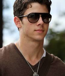 Nick Jonas: From Cutie to Stud 5da2776bed848.jpg