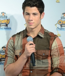 Nick Jonas: From Cutie to Stud 5da2777ae2b6f.jpg