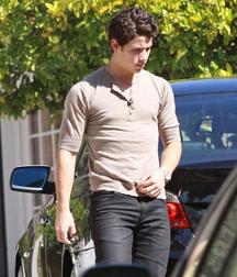 Nick Jonas: From Cutie to Stud 5da277924fd46.jpg