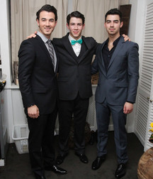 Nick Jonas: From Cutie to Stud 5da2779c03339.jpg