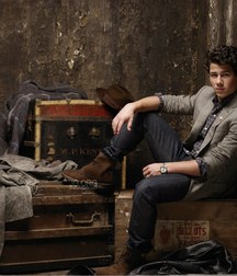 Nick Jonas: From Cutie to Stud 5da2779e4912f.jpg