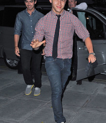 Nick Jonas: From Cutie to Stud 5da277a3d8ab7.jpg