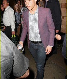 Nick Jonas: From Cutie to Stud 5da277a8e3f1a.jpg