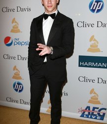 Nick Jonas: From Cutie to Stud 5da278462c292.jpg