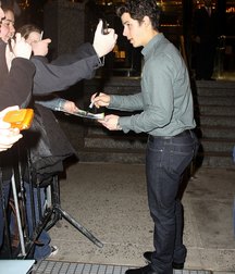 Nick Jonas: From Cutie to Stud 5da27849a98e5.jpg