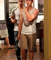 Nick Jonas: From Cutie to Stud 5da2785b590e5.jpg