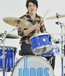 Nick Jonas: From Cutie to Stud 5da2786dc69f4.jpg