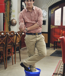 Nick Jonas: From Cutie to Stud 5da27871ea832.jpg