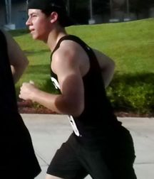 Nick Jonas: From Cutie to Stud 5da27873886df.jpg