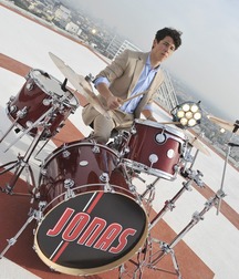 Nick Jonas: From Cutie to Stud 5da2787743c48.jpg