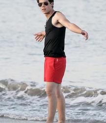 Nick Jonas: From Cutie to Stud 5da2787f88048.jpg