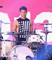 Nick Jonas: From Cutie to Stud 5da278859d997.jpg