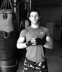 Nick Jonas: From Cutie to Stud 5da2789303a76.jpg