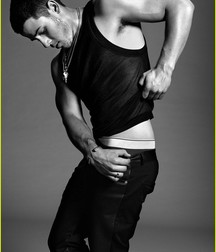 Nick Jonas: From Cutie to Stud 5da27897ccc22.jpg