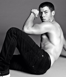 Nick Jonas: From Cutie to Stud 5da278a5c9d90.jpg