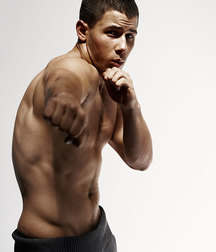 Nick Jonas: From Cutie to Stud 5da278afae1e4.jpg
