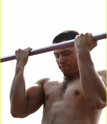 Nick Jonas: From Cutie to Stud 5da278b5e59de.jpg