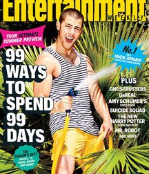 Nick Jonas: From Cutie to Stud 5da278c27a357.jpg