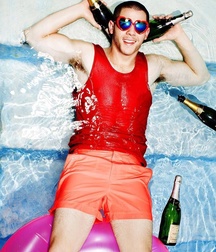 Nick Jonas: From Cutie to Stud 5da278c518bdb.jpg