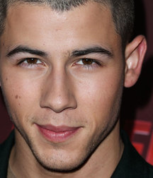 Nick Jonas: From Cutie to Stud 5da2798ab3672.jpg