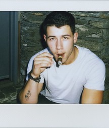Nick Jonas: From Cutie to Stud 5da27997420ae.jpg