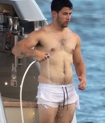 Nick Jonas: From Cutie to Stud 5da279a212cfe.jpg