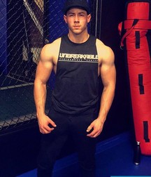 Nick Jonas: From Cutie to Stud 5da279a3d5757.jpg