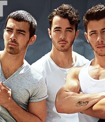 Nick Jonas: From Cutie to Stud 5da279c5e1bf6.jpg