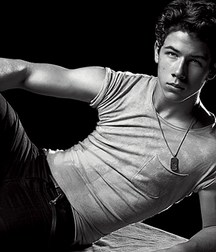 Nick Jonas: From Cutie to Stud 5da279ddb0ae4.jpg