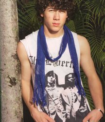 Nick Jonas: From Cutie to Stud 5da279eacd0c2.jpg