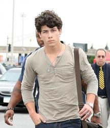 Nick Jonas: From Cutie to Stud 5da279fb78d67.jpg