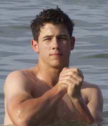 Nick Jonas: From Cutie to Stud 5da27a03c9da0.jpg