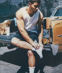 Nick Jonas: From Cutie to Stud 5da27a0d6712a.jpg