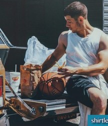 Nick Jonas: From Cutie to Stud 5da27a13e12cb.jpg
