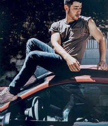 Nick Jonas: From Cutie to Stud 5da27a15f380f.jpg