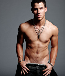 Nick Jonas: From Cutie to Stud 5da27a2b6ab78.jpg