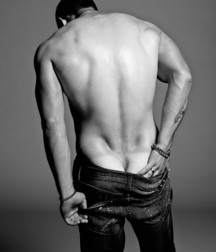 Nick Jonas: From Cutie to Stud 5da27a2fa90a8.jpg