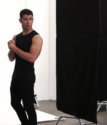 Nick Jonas: From Cutie to Stud 5da27a44e0d8d.jpg