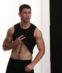 Nick Jonas: From Cutie to Stud 5da27a46b423f.jpg
