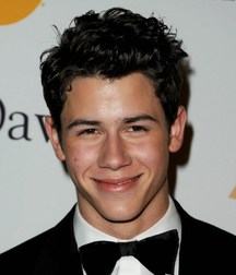 Nick Jonas: From Cutie to Stud 5da27a5a3f75a.jpg
