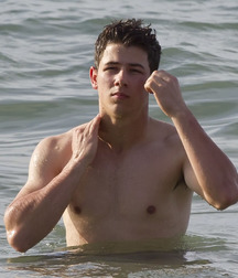 Nick Jonas: From Cutie to Stud 5da27a62bad02.jpg